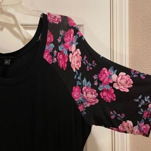 TORRID 🌸💙 Floral Raglan Sleeve Dress